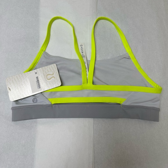 NWT: Lululemon rise and run sports bra🌼 - Picture 2 of 4
